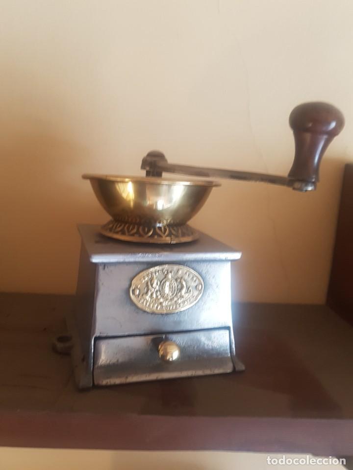 Antig&uuml;edades: Molinillo de caf&eacute; - Foto 1