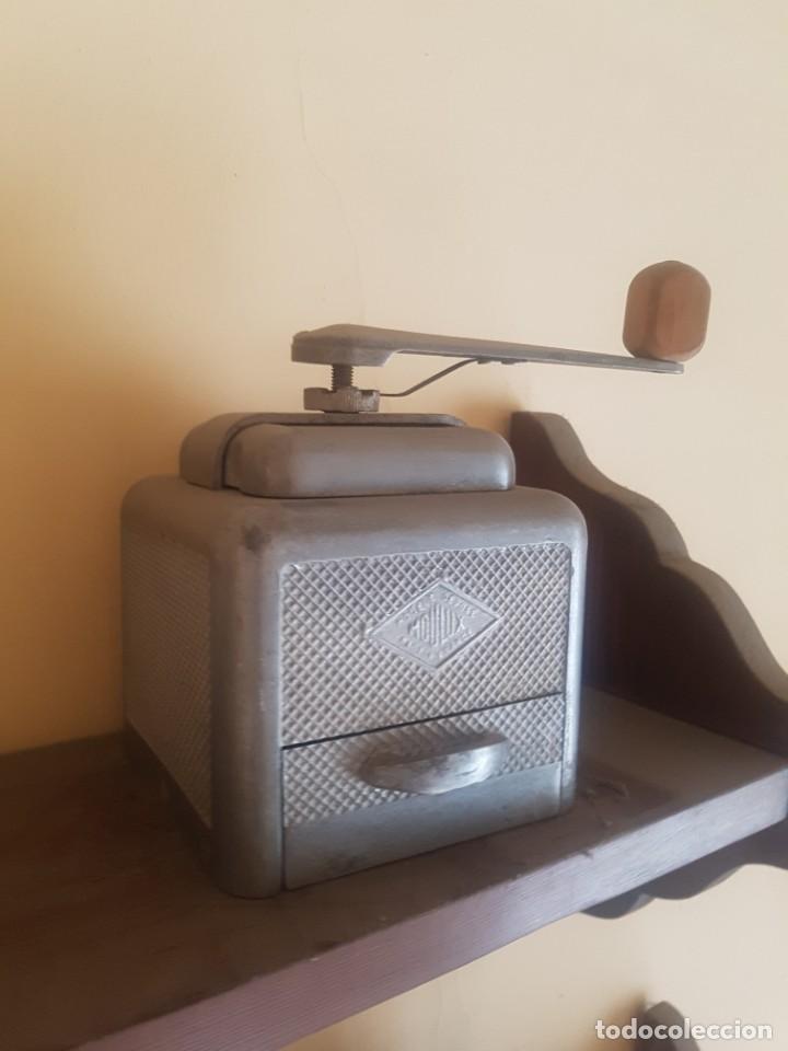 Antig&uuml;edades: Molinillo de caf&eacute; - Foto 1