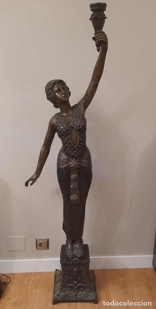 Antiquit&eacute;s: Gran figura de bronce