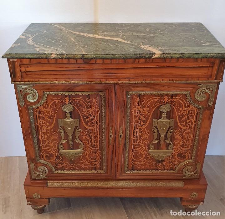 Antig&uuml;edades: ENTREDOS MARQUETERIA Y BRONCE - Foto 2