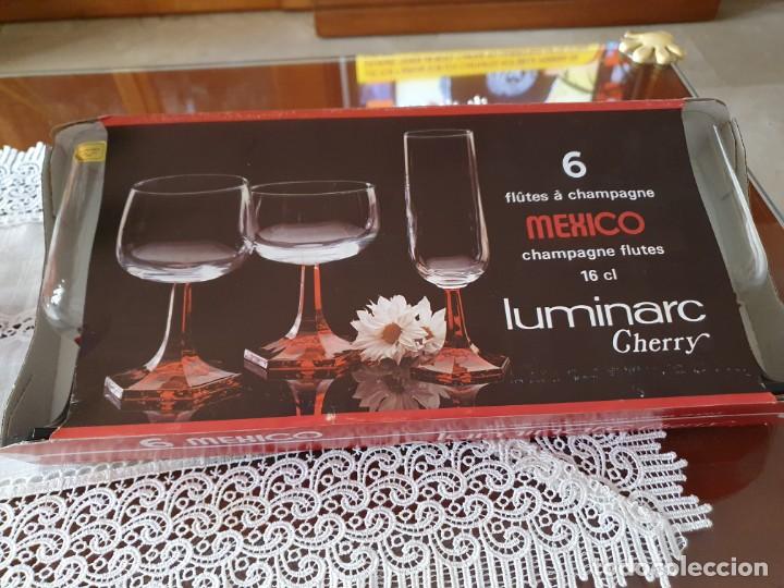 Antig&uuml;edades: Antiguo juego de copas de champ&aacute;n luminarc - Foto 1