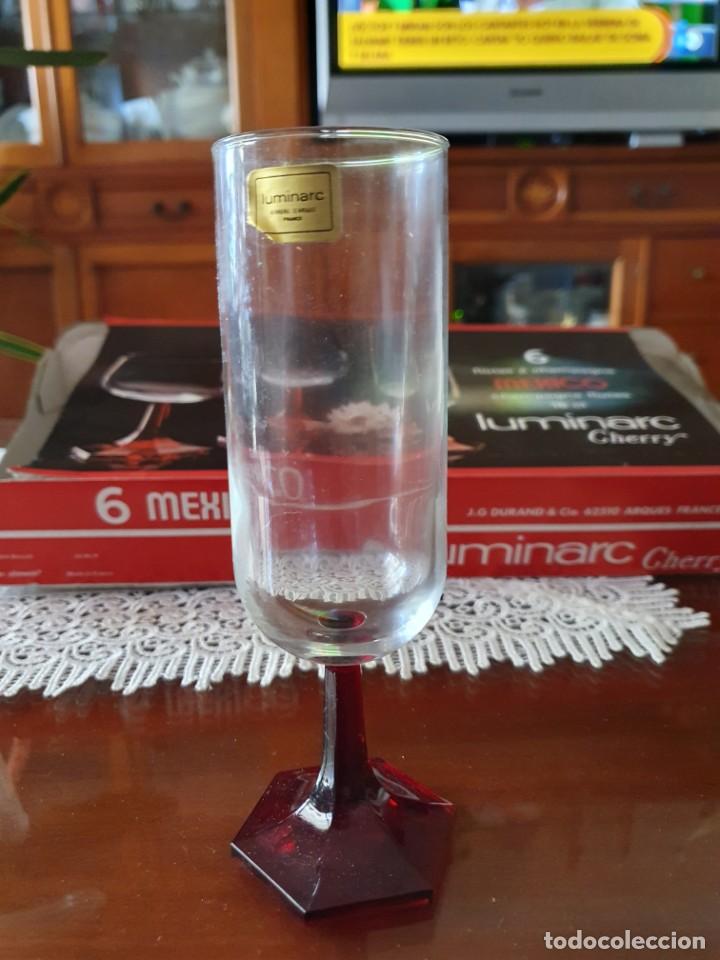 Antig&uuml;edades: Antiguo juego de copas de champ&aacute;n luminarc - Foto 2
