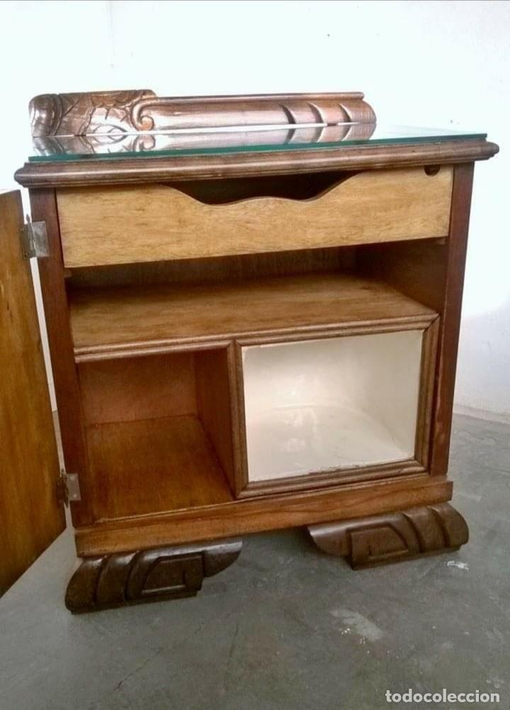 Antig&uuml;edades: Mesilla de noche antigua. - Foto 2