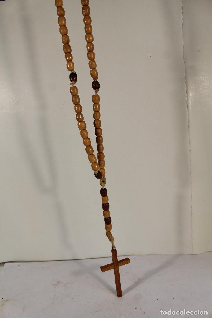 Antig&uuml;edades: rosario de madera - Foto 3