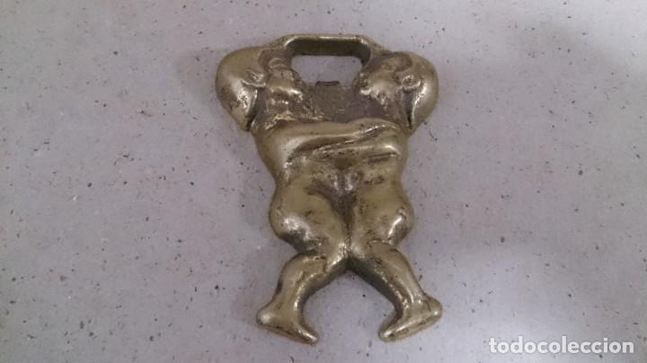 Antig&uuml;edades: BONITO Y ANTIGUO ABRE BOTELLAS DE BRONCE - Foto 1
