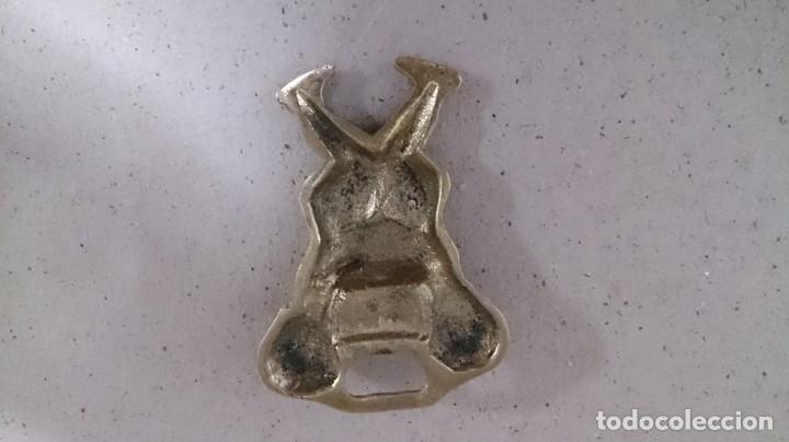 Antig&uuml;edades: BONITO Y ANTIGUO ABRE BOTELLAS DE BRONCE - Foto 4
