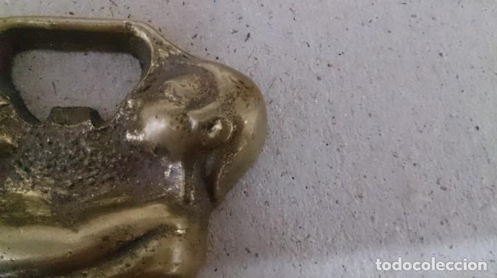 Antig&uuml;edades: BONITO Y ANTIGUO ABRE BOTELLAS DE BRONCE - Foto 8