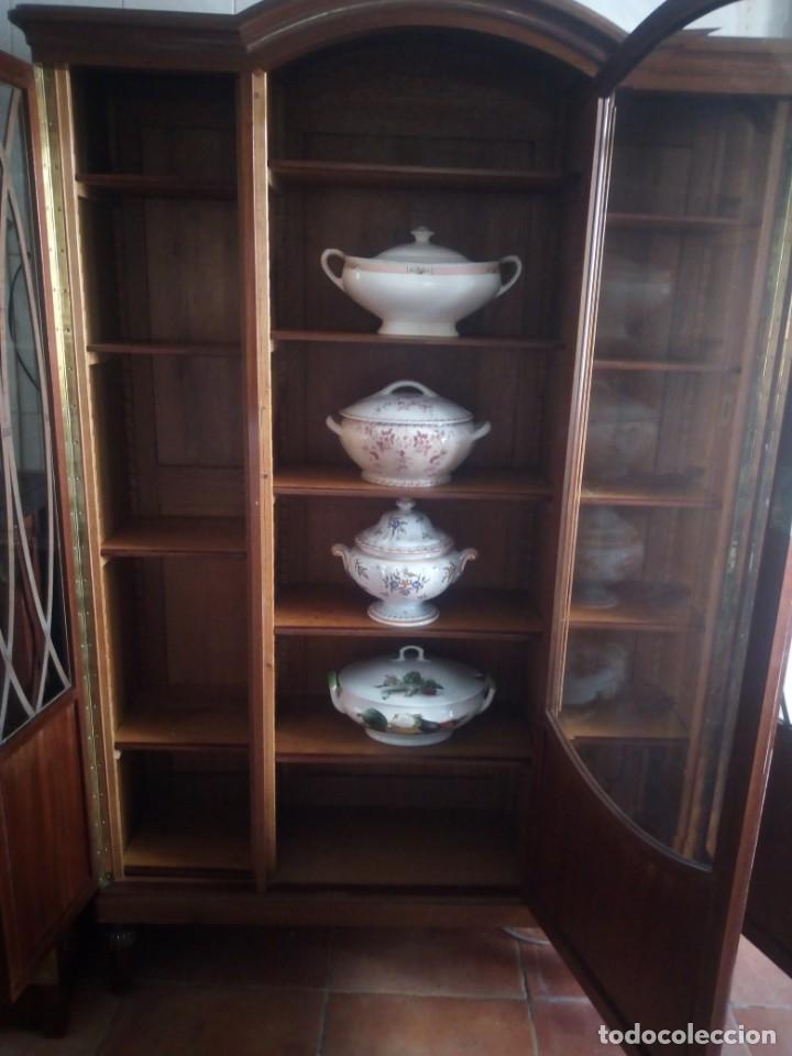 Antig&uuml;edades: Preciosa vitrina de madera de de caoba estilo ingles. - Foto 11