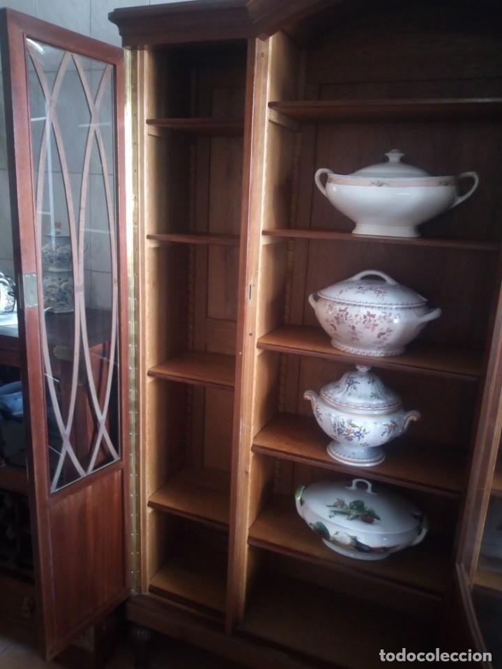 Antig&uuml;edades: Preciosa vitrina de madera de de caoba estilo ingles. - Foto 12