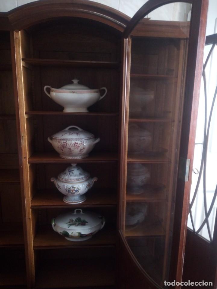 Antig&uuml;edades: Preciosa vitrina de madera de de caoba estilo ingles. - Foto 13