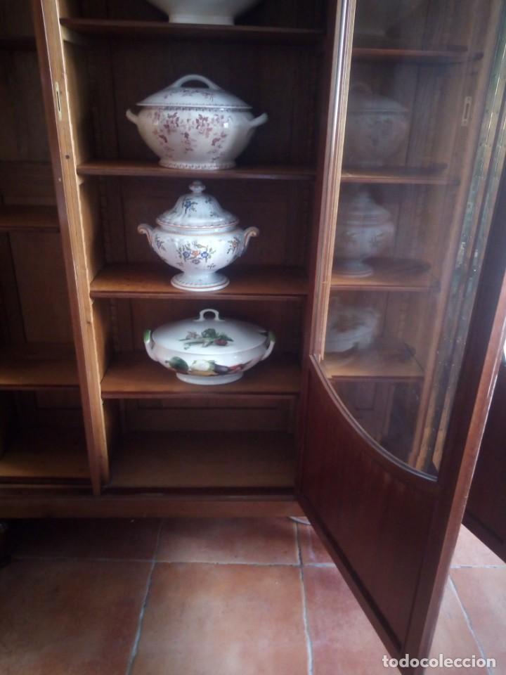 Antig&uuml;edades: Preciosa vitrina de madera de de caoba estilo ingles. - Foto 14