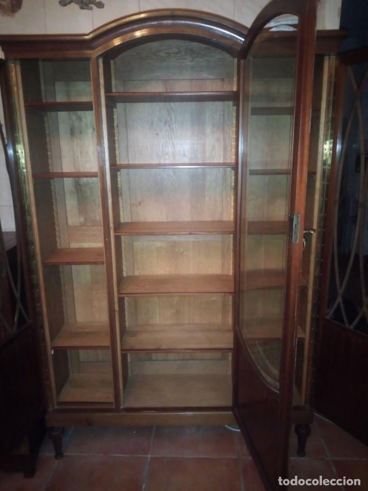 Antig&uuml;edades: Preciosa vitrina de madera de de caoba estilo ingles. - Foto 2