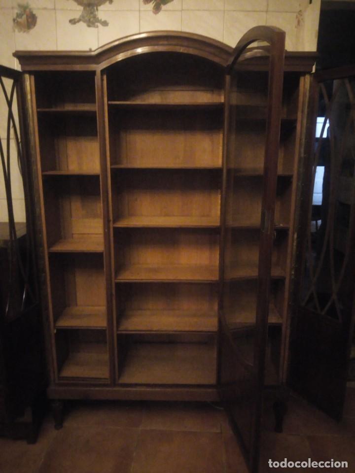 Antig&uuml;edades: Preciosa vitrina de madera de de caoba estilo ingles. - Foto 3