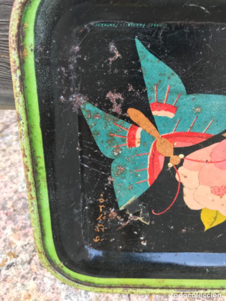 Antig&uuml;edades: Bandeja, metal, pintada - Foto 3