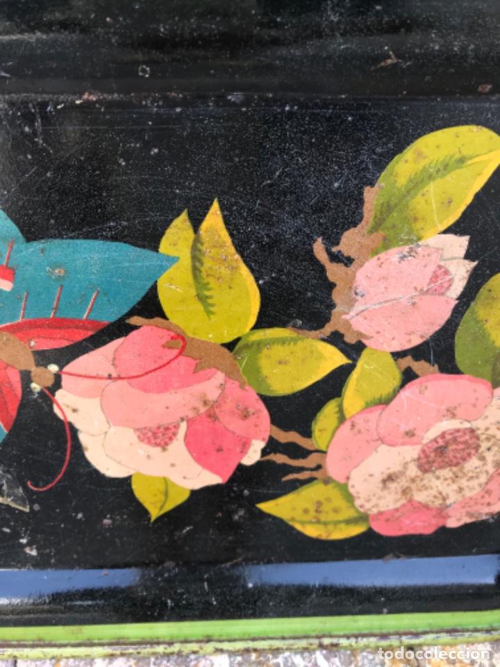 Antig&uuml;edades: Bandeja, metal, pintada - Foto 4