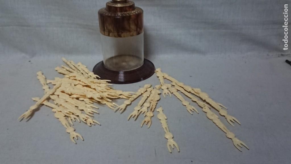Antig&uuml;edades: JUEGO DE PINCHOS TENEDORES PARA APERITIVOS, ACEITUNAS... CON MOTIVOS DEL QUIJOTE - EN SU CAJA