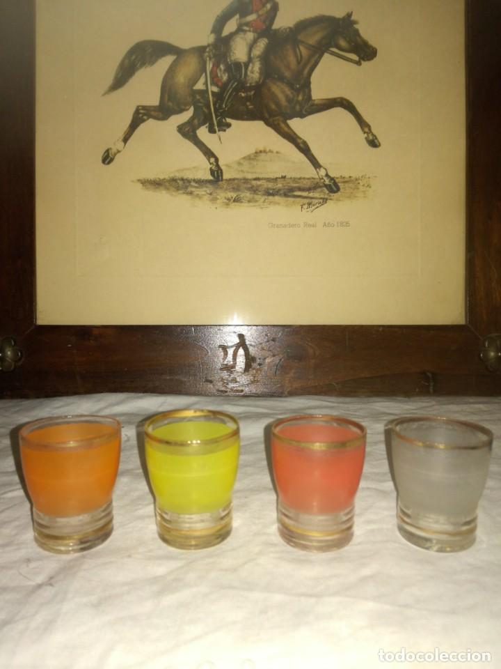 Antig&uuml;edades: 4 antiguos peque&ntilde;os vasos de colores - Foto 2