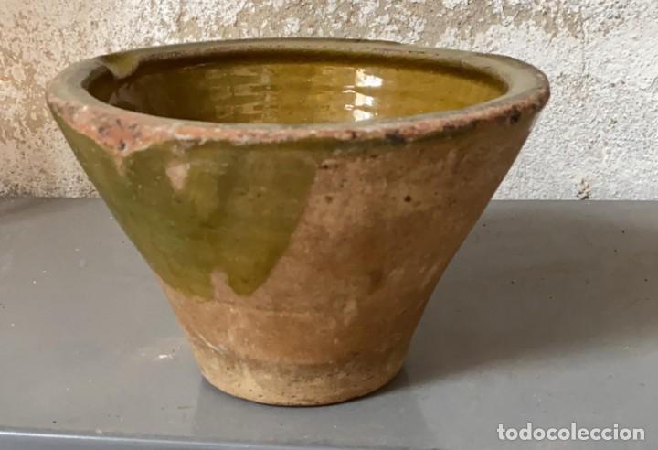 Antig&uuml;edades: MORTERO DE BARRO ANTIGUO DE 11 CMS. DE ALTURA Y 17 CMS. DE DIAMETRO
