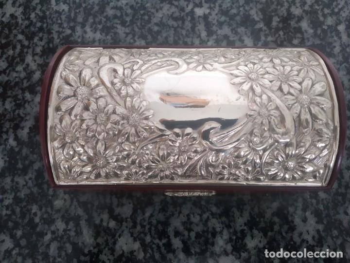 Antig&uuml;edades: Cofre joyero de madera y plata labrada - Foto 2