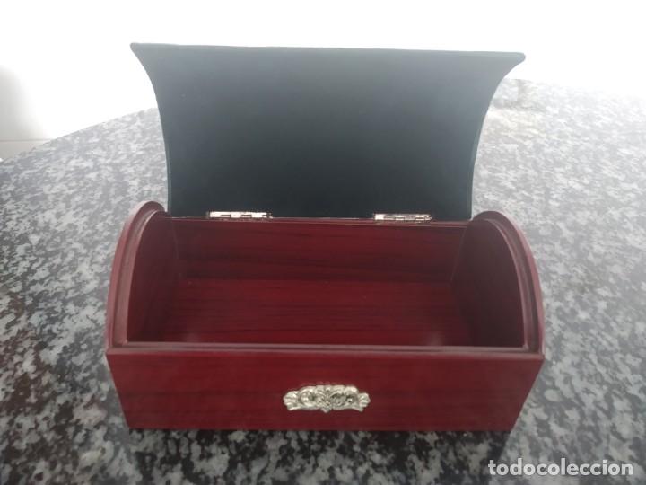 Antig&uuml;edades: Cofre joyero de madera y plata labrada - Foto 3