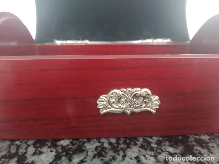 Antig&uuml;edades: Cofre joyero de madera y plata labrada - Foto 4