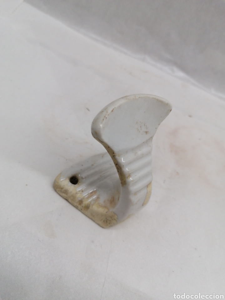 Antig&uuml;edades: Percha porcelana - Foto 4