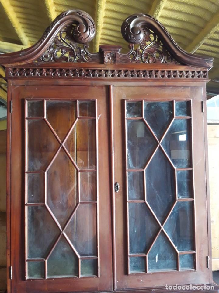 Antig&uuml;edades: vitrina escritorio chipendal - Foto 2