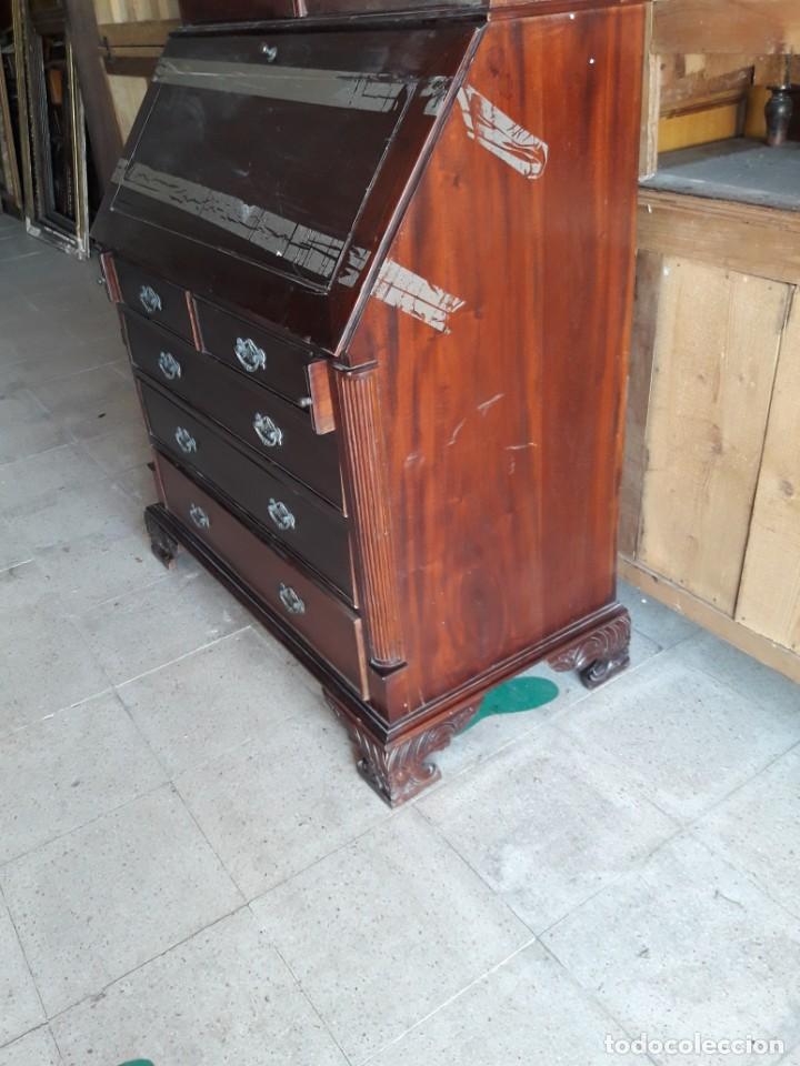 Antig&uuml;edades: vitrina escritorio chipendal - Foto 4