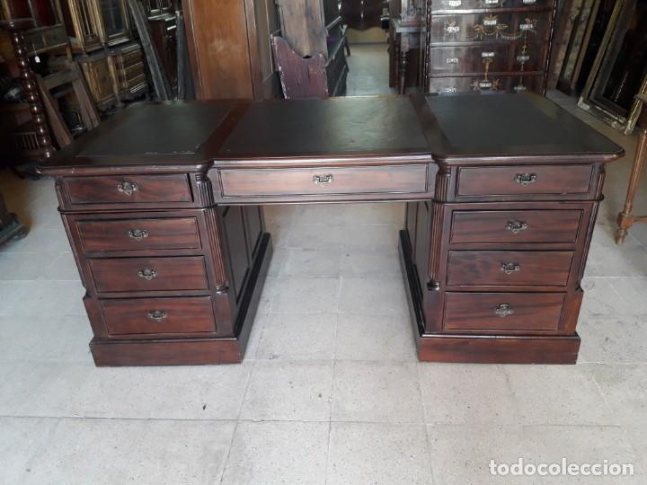Antig&uuml;edades: mesa de despacho chipendal - Foto 1