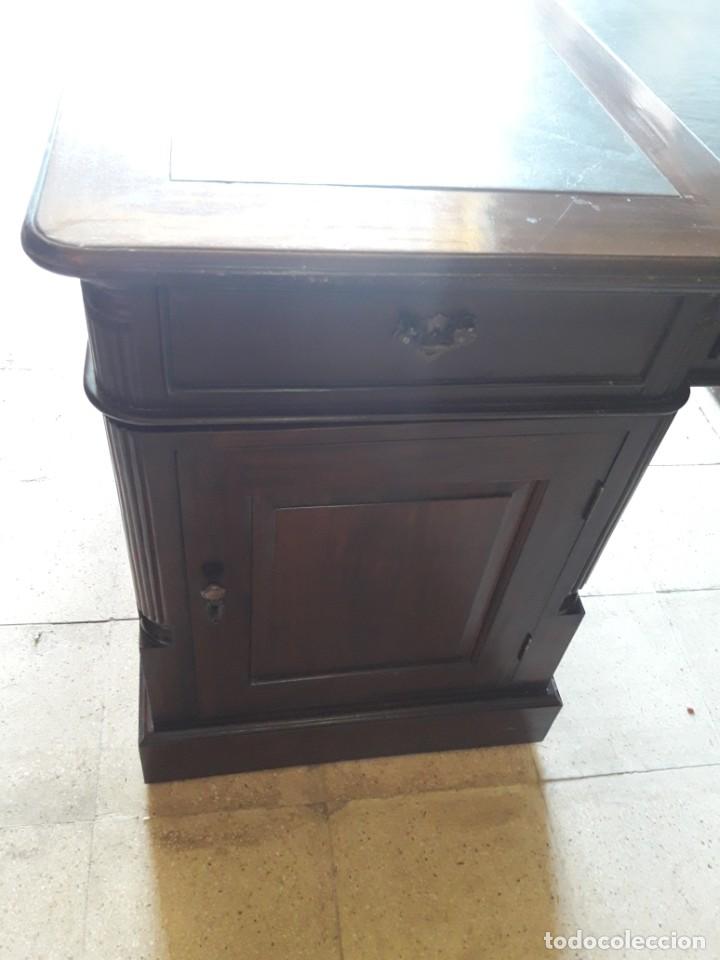 Antig&uuml;edades: mesa de despacho chipendal - Foto 4