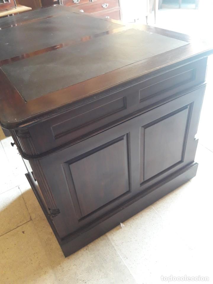 Antig&uuml;edades: mesa de despacho chipendal - Foto 6