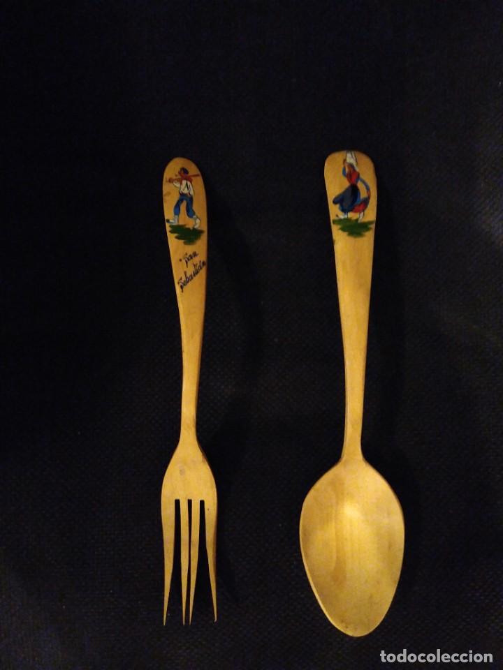 Antiquit&eacute;s: Antiguos cubiertos de madera recuerdo de San Sebasti&aacute;n.