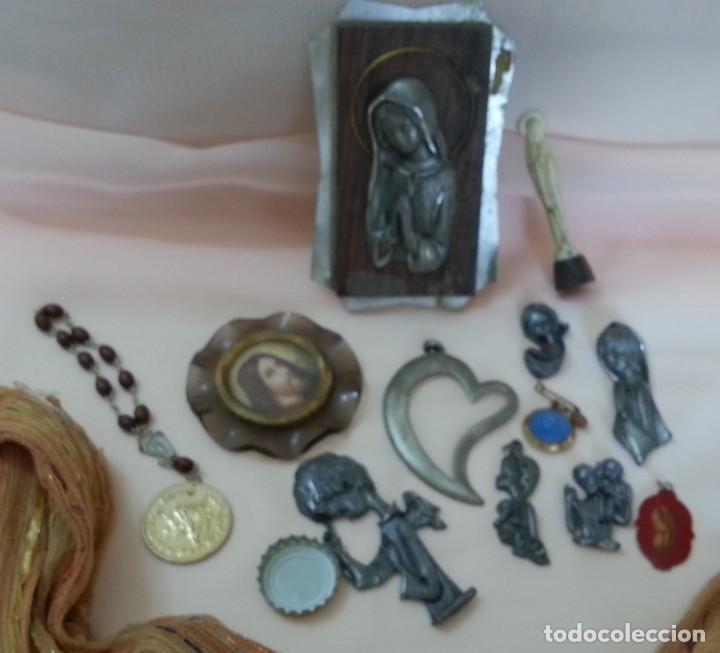 Antig&uuml;edades: Objetos religiosos. Lote de piezas peque&ntilde;as variadas. - Foto 1