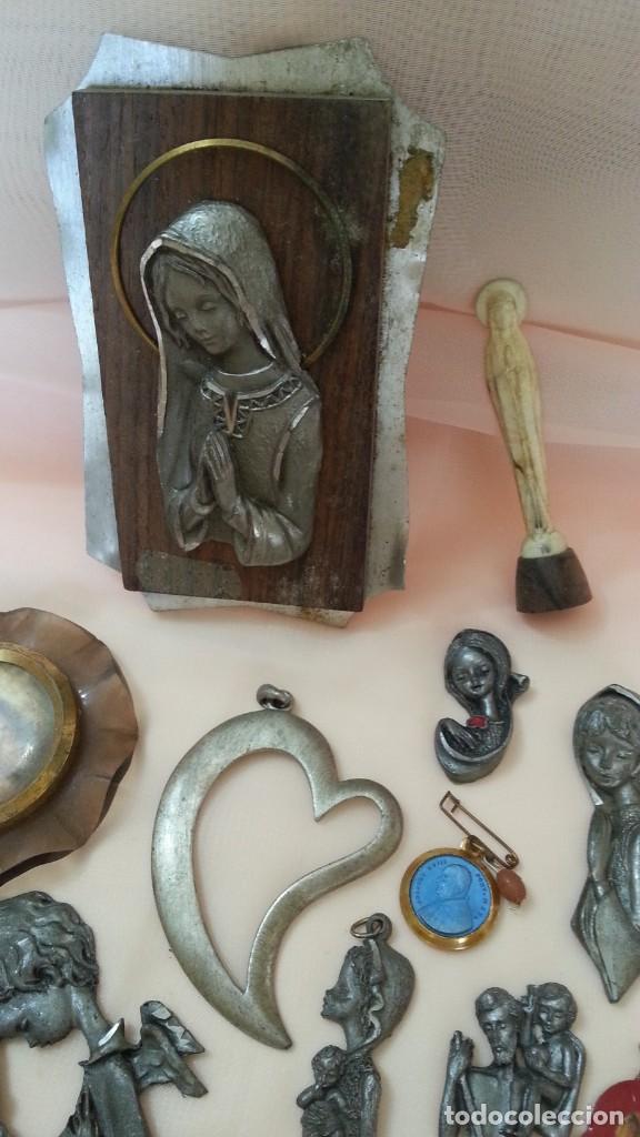 Antig&uuml;edades: Objetos religiosos. Lote de piezas peque&ntilde;as variadas. - Foto 3