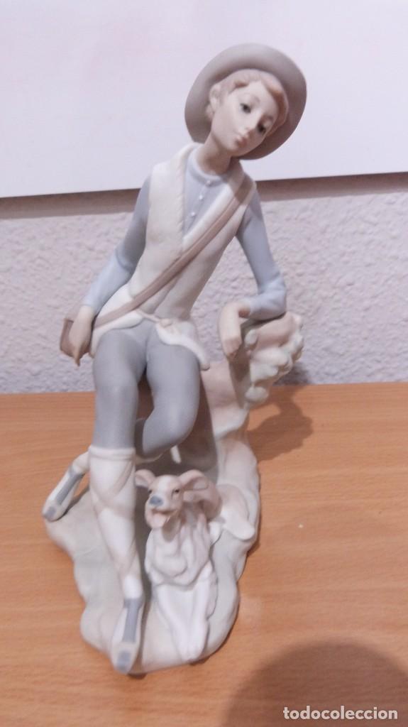 Antig&uuml;edades: LLADRO. PASTORCITO CON PERRO 19X15, BISCUIT - Foto 1