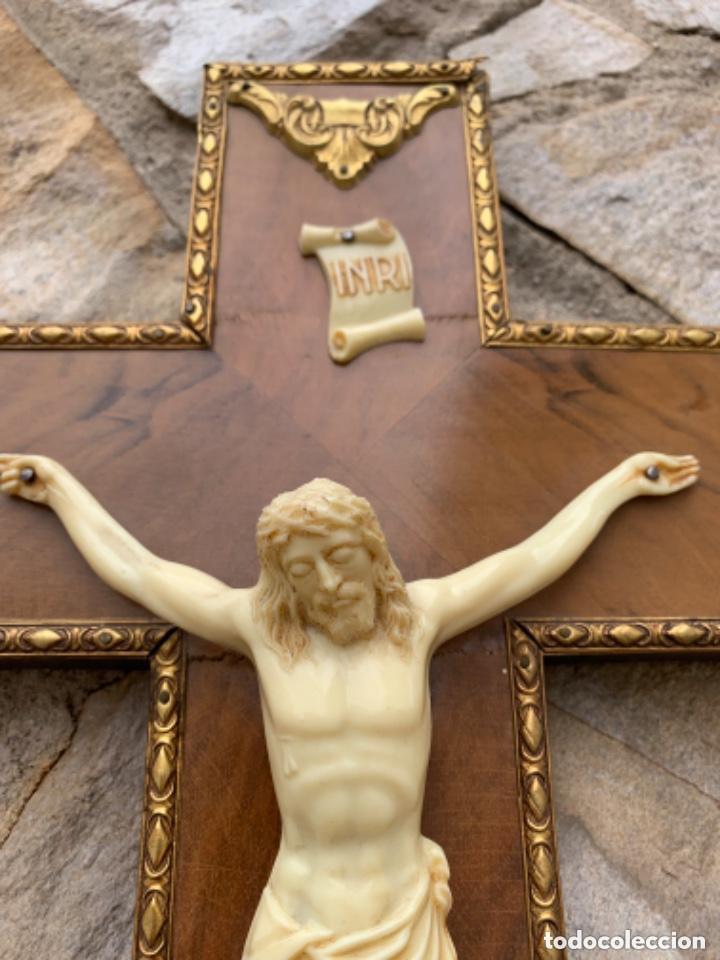 Antig&uuml;edades: CRUCIFIJO DE MADERA CON CRISTO DE CELULOIDE ANTIGUO - Foto 4
