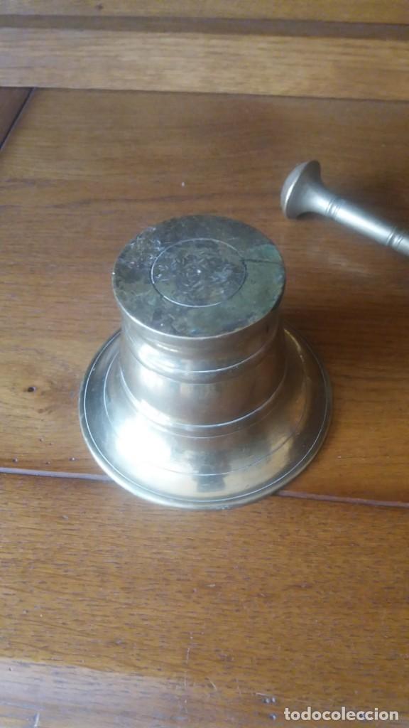 Antig&uuml;edades: almirez o mortero bronce con su mano - Foto 4