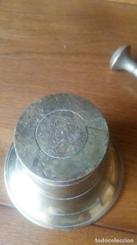 Antig&uuml;edades: almirez o mortero bronce con su mano - Foto 5