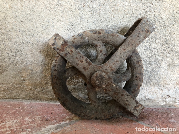 Antig&uuml;edades: Antigua polea de pozo - Foto 2