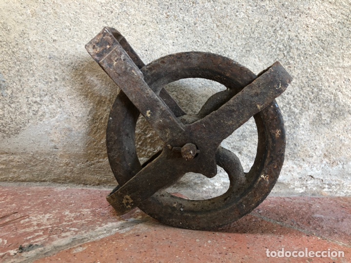 Antig&uuml;edades: Antigua polea de pozo - Foto 1