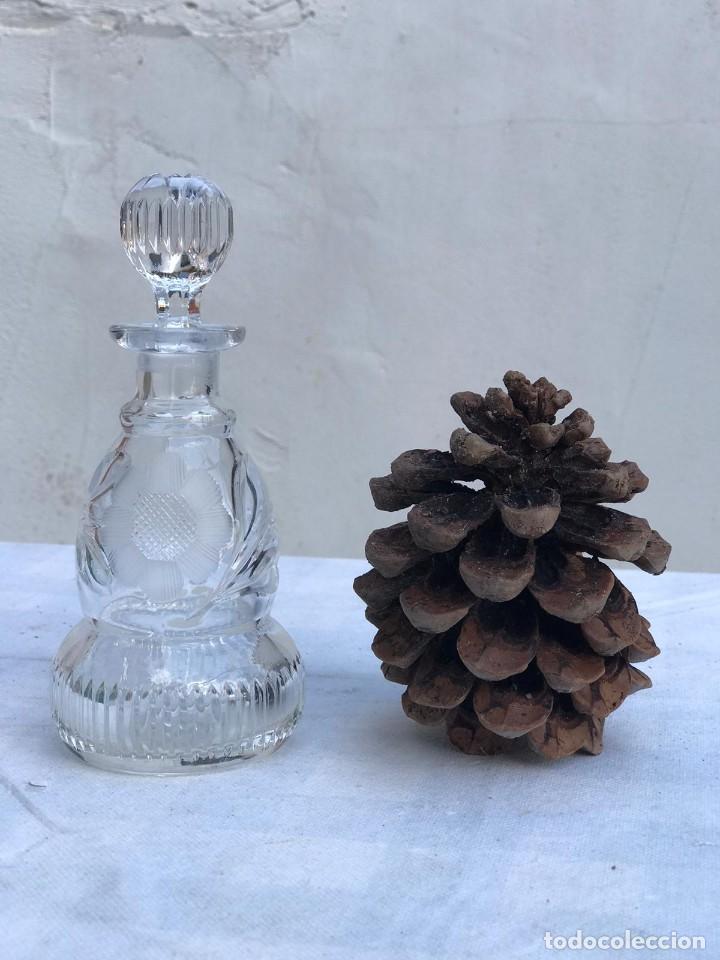 Antig&uuml;edades: ANTIGUO FRASCO EN CRISTAL TALLADO - Foto 1