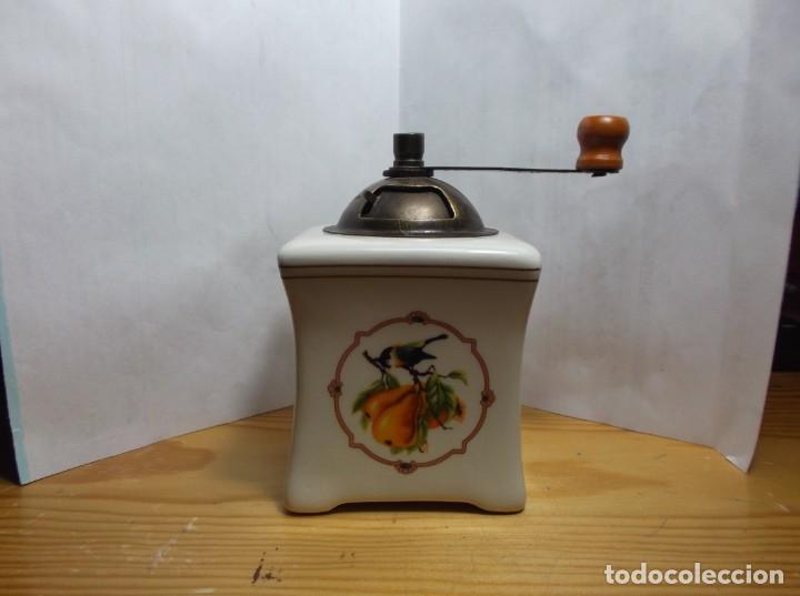 Antiques: 1 - MOLINILLO DE CAFE EN MINIATURA DE CERAMIRA.