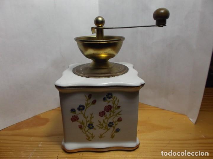 Antiques: 5 - MOLINILLO DE CAFE EN MINIATURA DE CERAMICA.