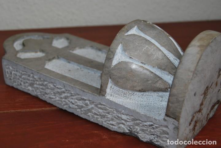 Antig&uuml;edades: ANTIGUA BENDITERA DE PIEDRA TALLADA - Foto 11
