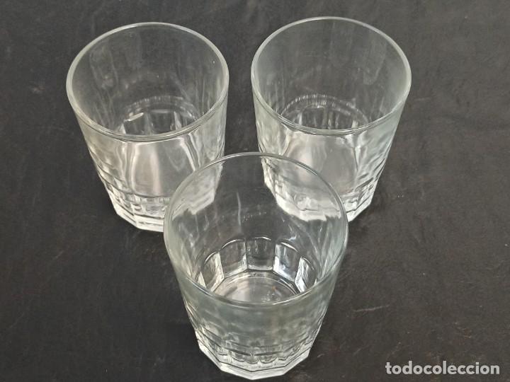 Antig&uuml;edades: 3 Vasos de vino. C-22 - Foto 2