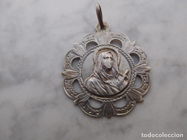 Antig&uuml;edades: Medalla de plata calada con virgen - Foto 1