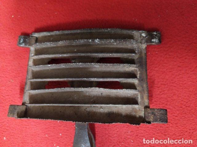 Antig&uuml;edades: ANTIGUO CEPILLO DE FORJA PARA CABALLO - Foto 4