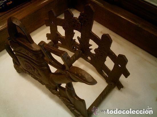 Antig&uuml;edades: SOPORTE DE HIERRO PARA MANGUERA - Foto 1