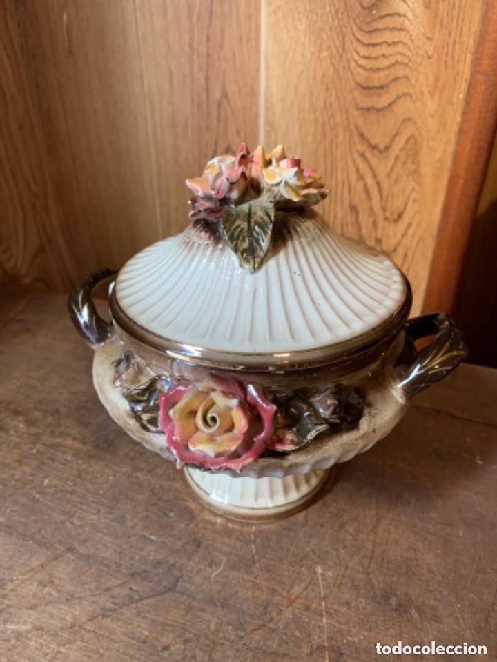 Antig&uuml;edades: PEQUE&Ntilde;A SOPERA CON FLORES - Foto 1