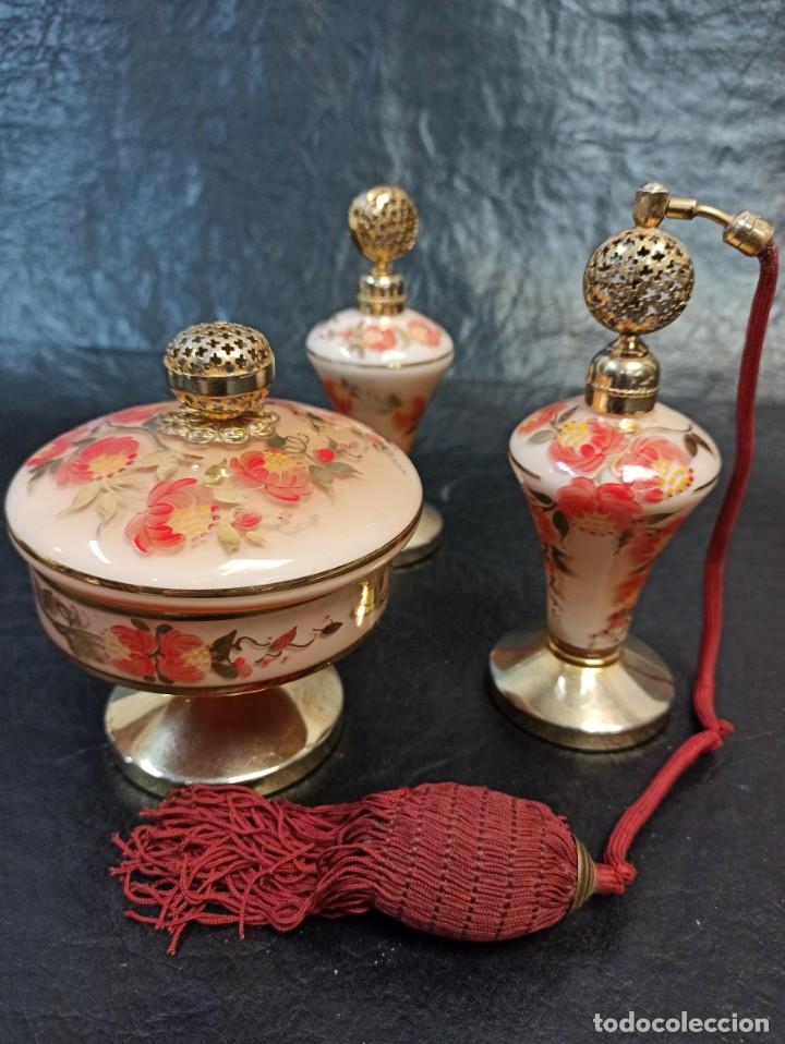 Antig&uuml;edades: Conjunto de tocador. Perfumer&iacute;a. C-24 - Foto 2